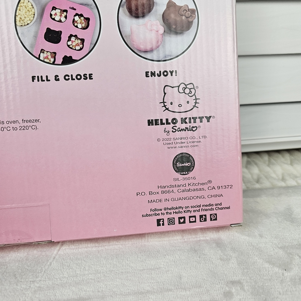 HELLO KITTY Make Your Own Hot Chocolate Bombs Set - Picture 7 of 12